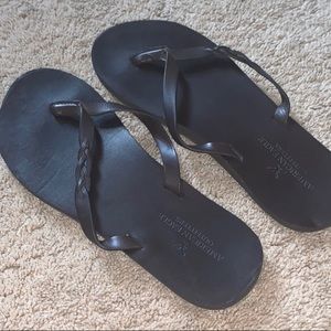 American Eagle flip flops
